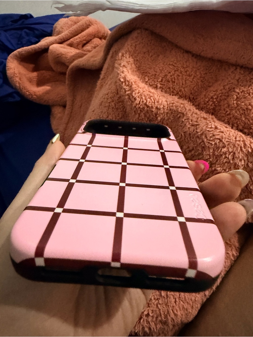 Pink Grid Pattern iPhone 17 pro max Case - Casely - Picture 3 of 4